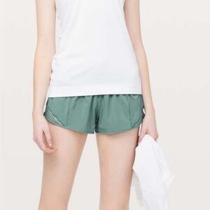 Lululemon Hotty Hot Short II *2.5”